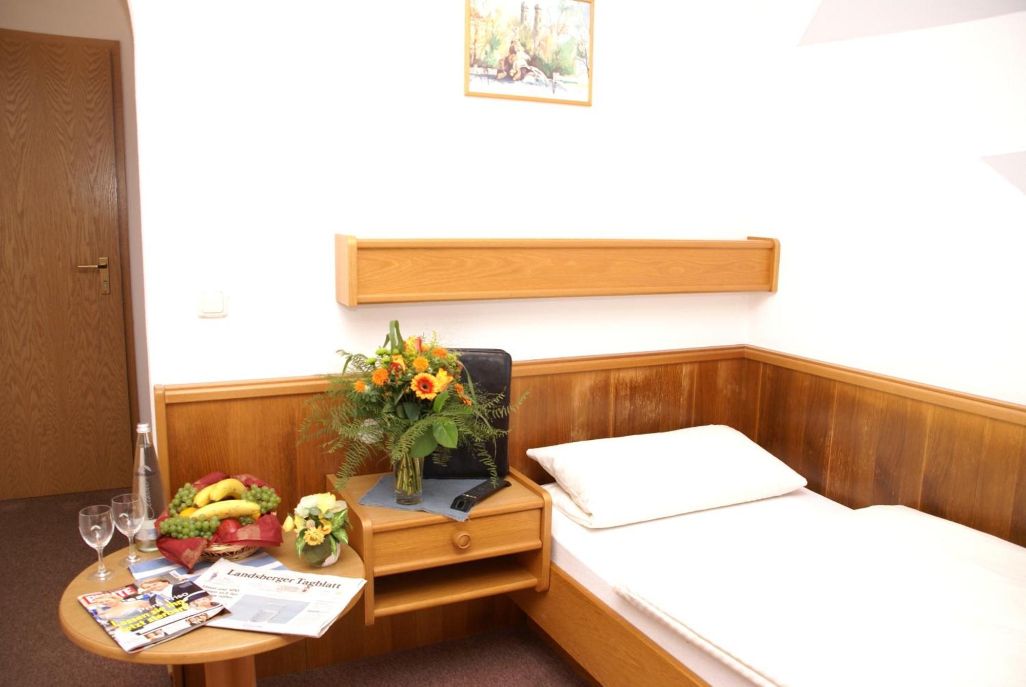 Gasthaus Und Landhotel Wiedmann Eresing Chambre photo