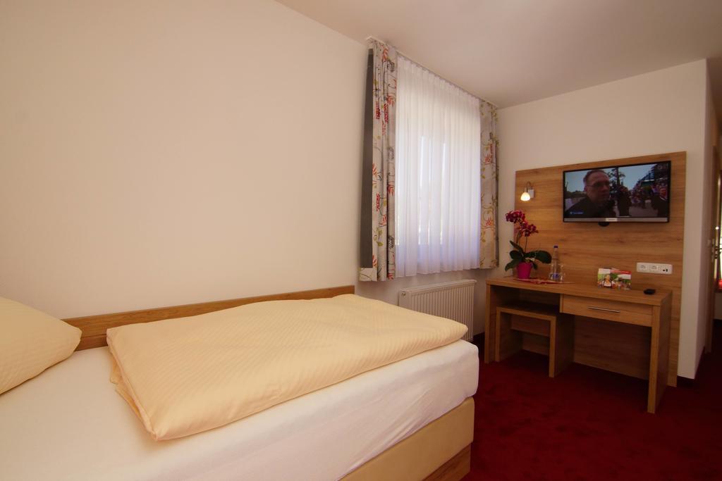 Gasthaus Und Landhotel Wiedmann Eresing Extérieur photo